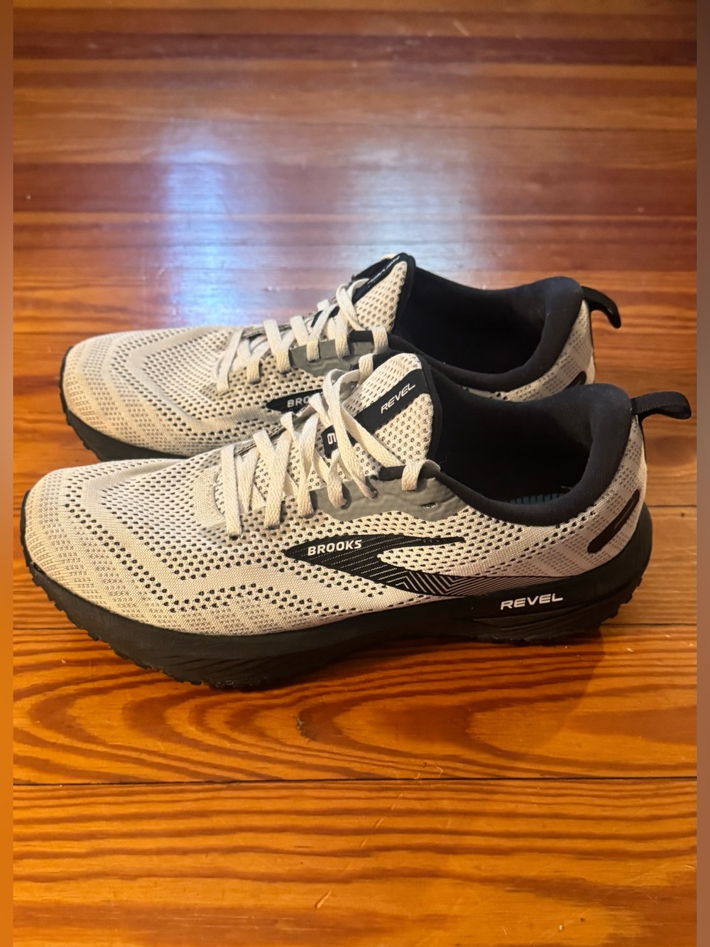 Women’s Brooks Revel Running Shoes - White and Black size 10 1/2M